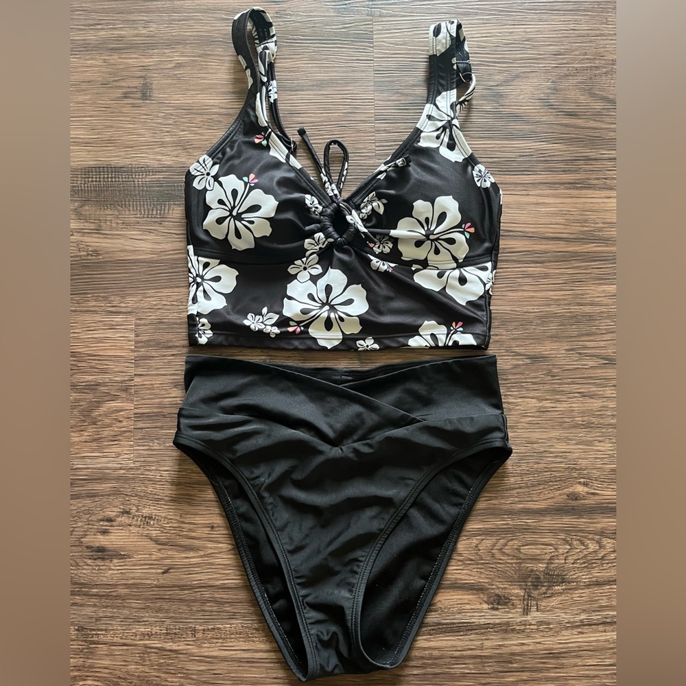 Ninety-Nine Degrees Juniors’ Black Halterkini Set